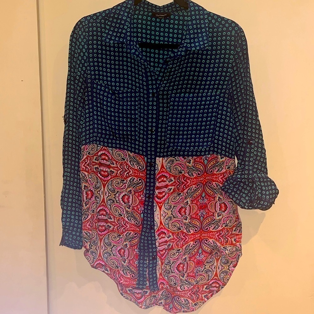 Tolani Silk button down blouse size XS, roll tab sleeves with front pockets